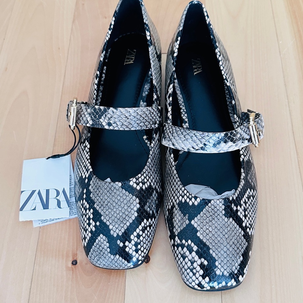 Zara Women's Snakeskin Pattern Mary Jane Flats